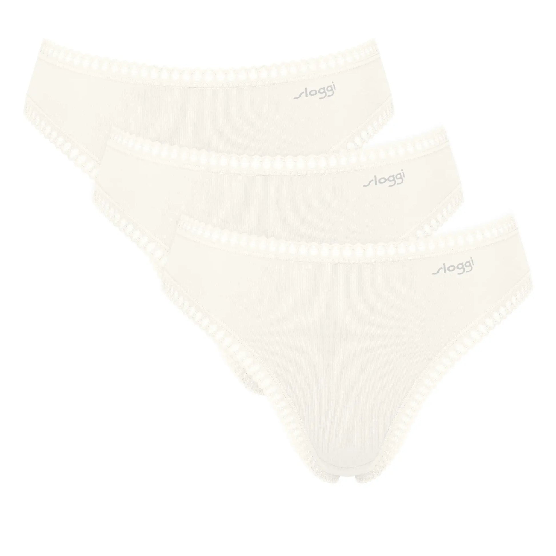 High Leg Slip aus der Unterwäsche-Serie GO CRUSH von der Marke Sloggi, Farbe: silk white, Produktfoto