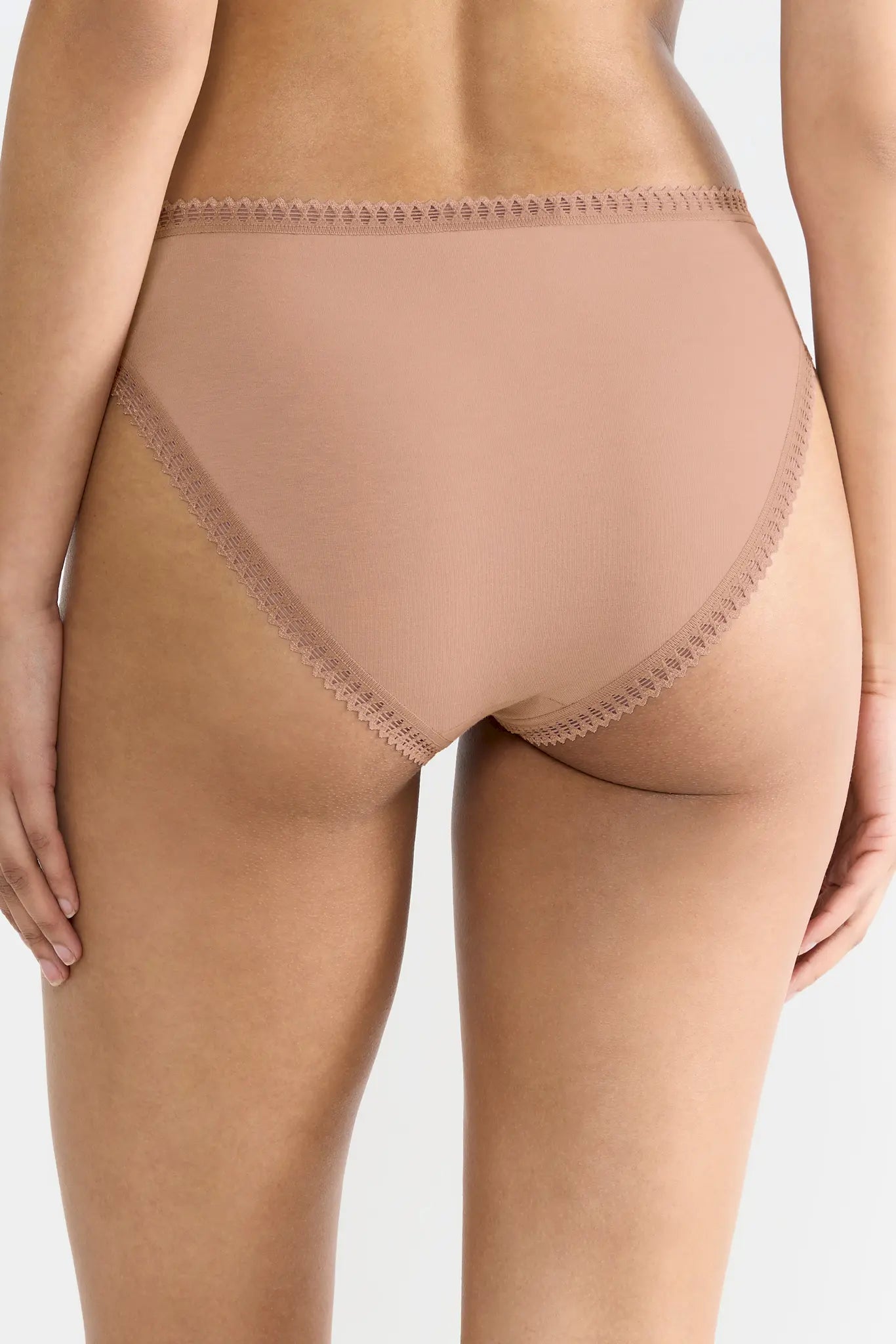 High Leg Slip aus der Unterwäsche-Serie GO CRUSH von der Marke Sloggi, Farbe: cameo brown, Rückansicht