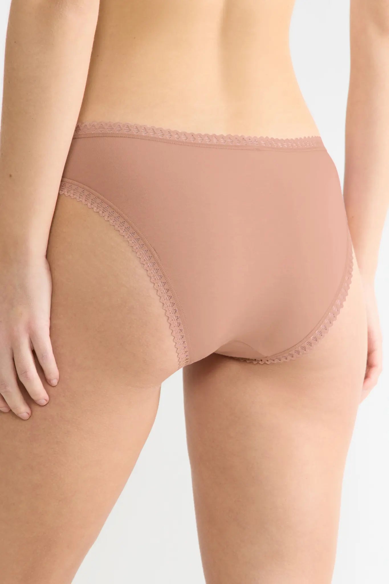 Mini Slip aus der Unterwäsche-Serie GO CRUSH von der Marke Sloggi, Farbe: cameo brown, Rückansicht
