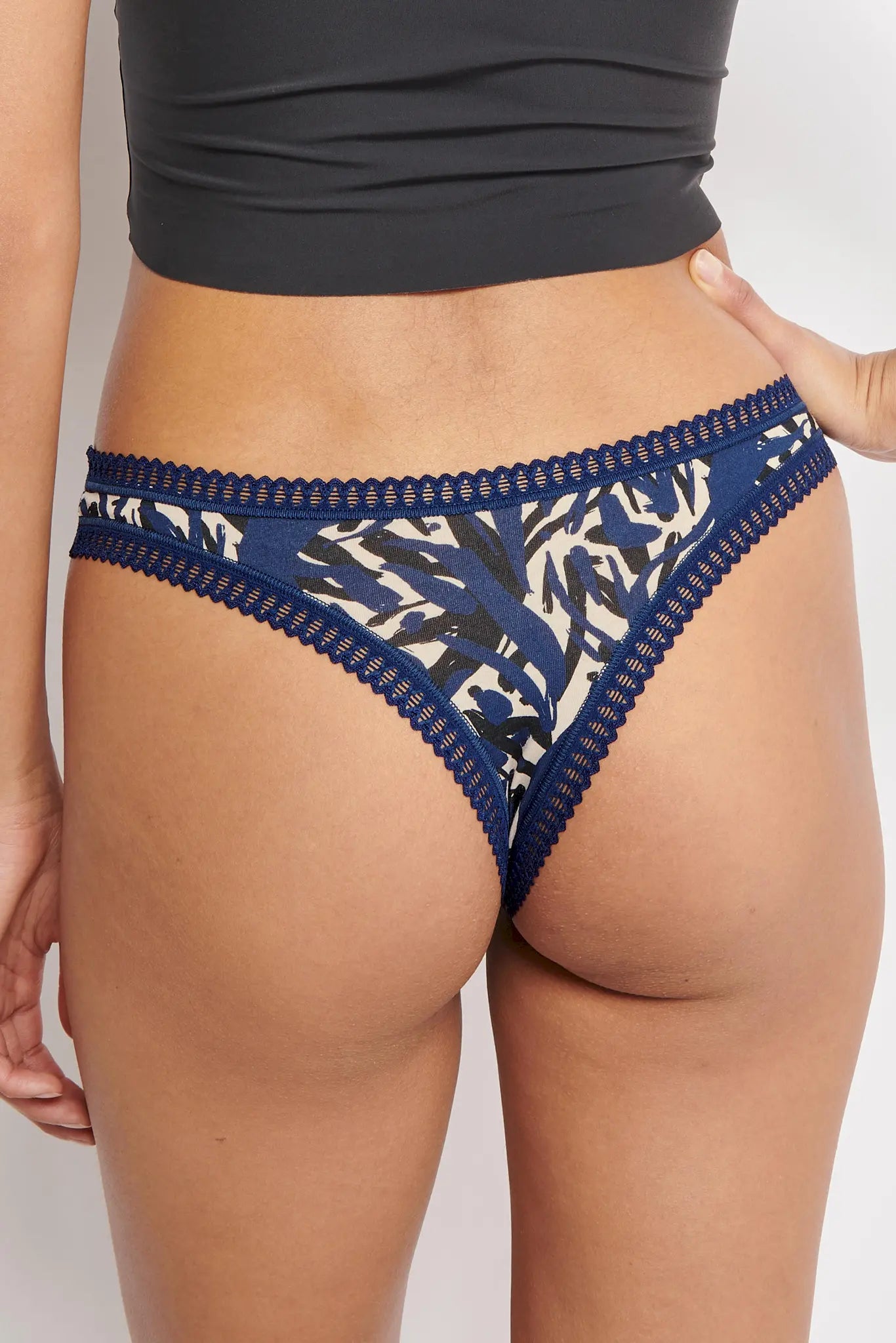 String aus der Unterwäsche-Serie GO CRUSH von der Marke Sloggi, Farbe: blue-dark Combination, Rückansicht