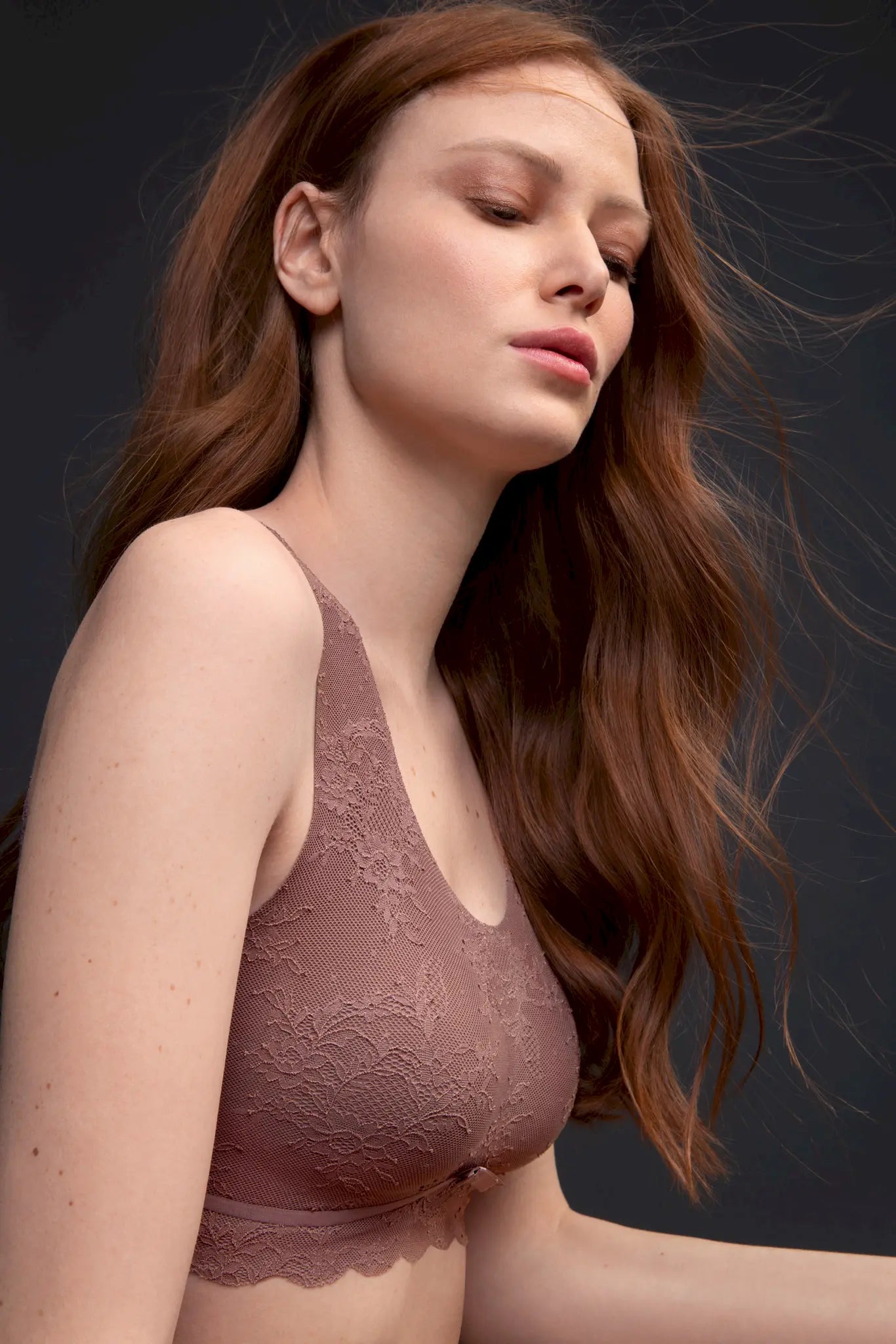 Bralette aus der Wäsche-Serie ESSENTIALS LACE von der Marke Anita, Farbe: berry, Seitenansicht