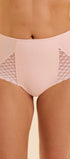 Miederslip für Damen aus der Wäsche-Serie SUBTILE von der Marke Simone Perele, Farbe: puder, Vorderansicht