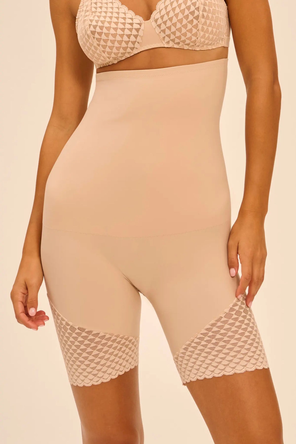 Miederpanty für Damen aus der Wäsche-Serie SUBTILE von der Marke Simone Perele, Farbe: skin rose, Vorderansicht