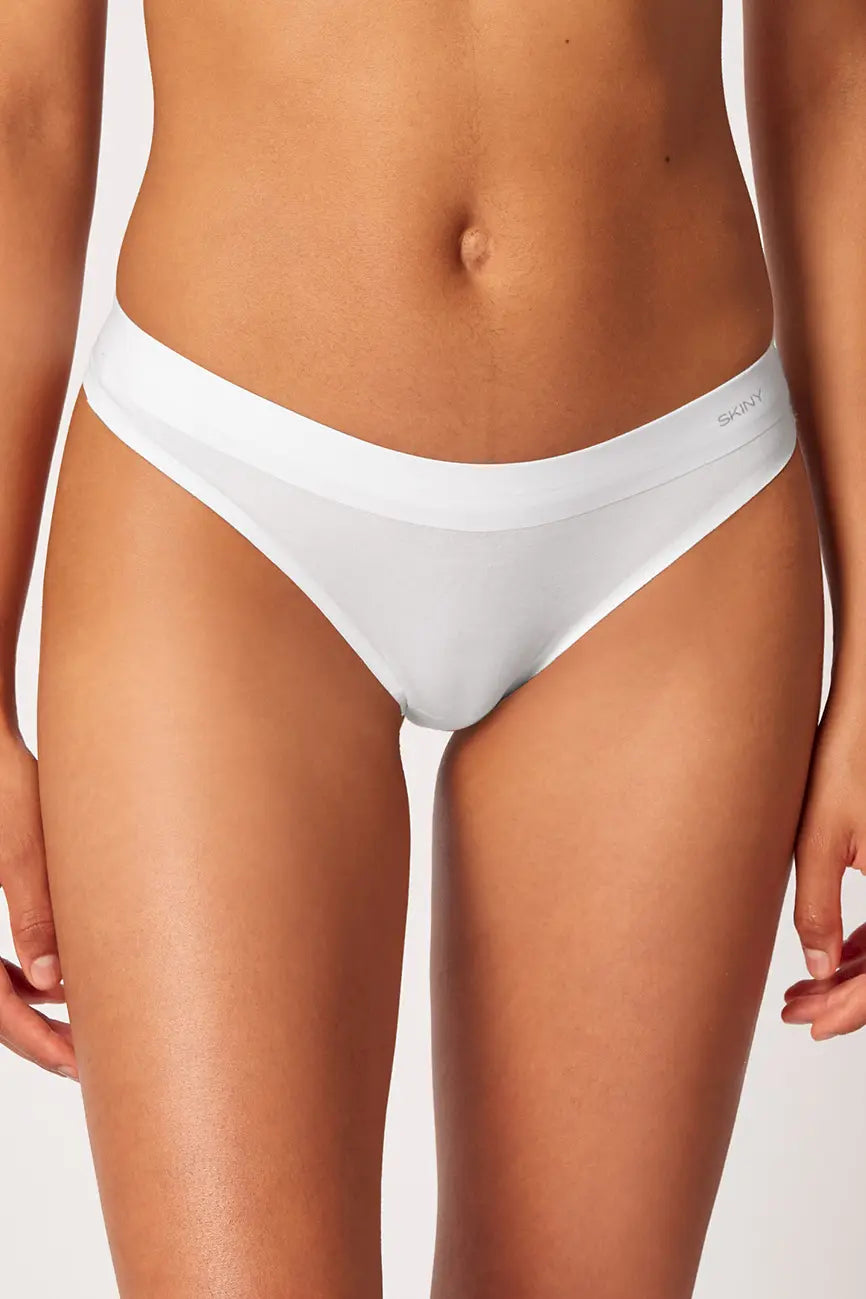 String aus der Wohlfühlwäsche-Serie SMARTOUCH von der Marke Skiny, Farbe: white, Vorderansicht