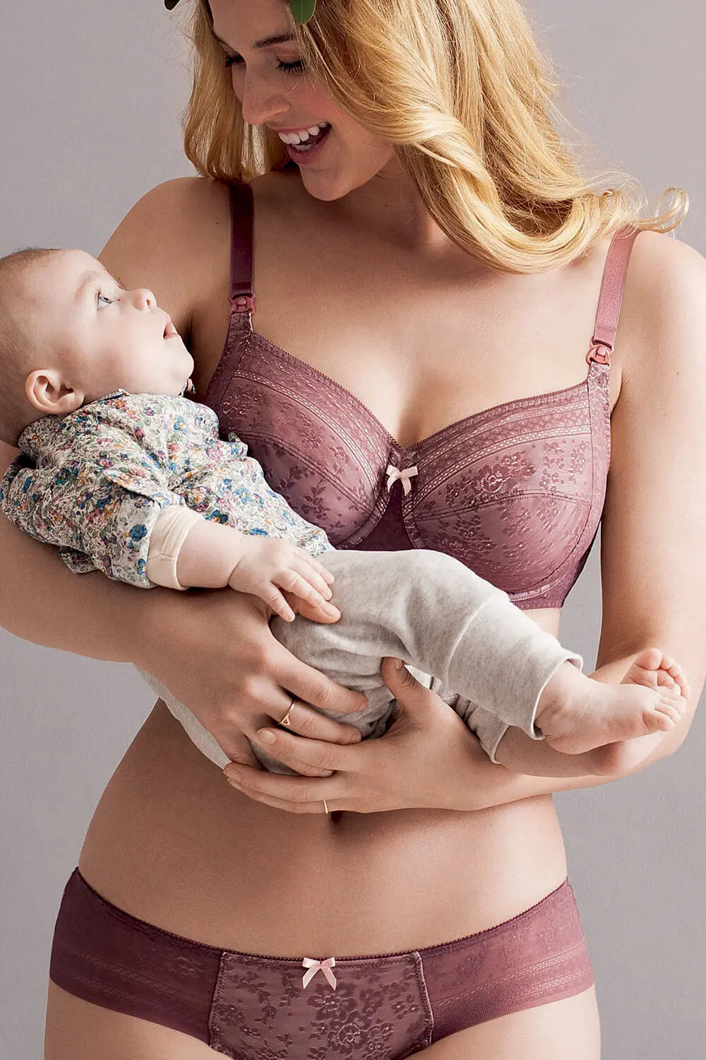 Still BH aus der Umstandsdessous-Serie FLEUR von der Marke Anita maternity, Farbe: berry, Vorderansicht