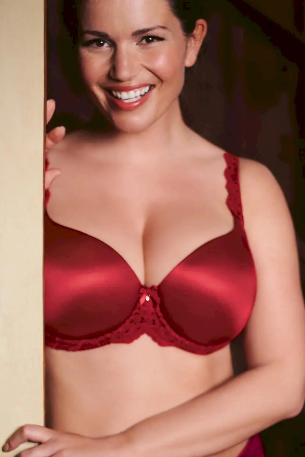 Bügel BH mit Schale aus der Dessous-Serie BOBETTE von der Marke Rosa Faia, Farbe: rubin, Vorderansicht