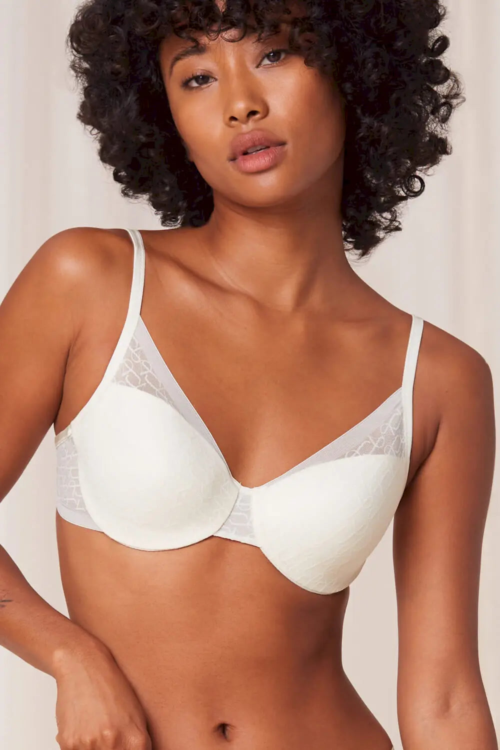 Halbschalen BH mit Einlage aus der klassischen Lingerie-Serie TRIUMPH SIGNATURE SHEER, Farbe: white, Vorderansicht