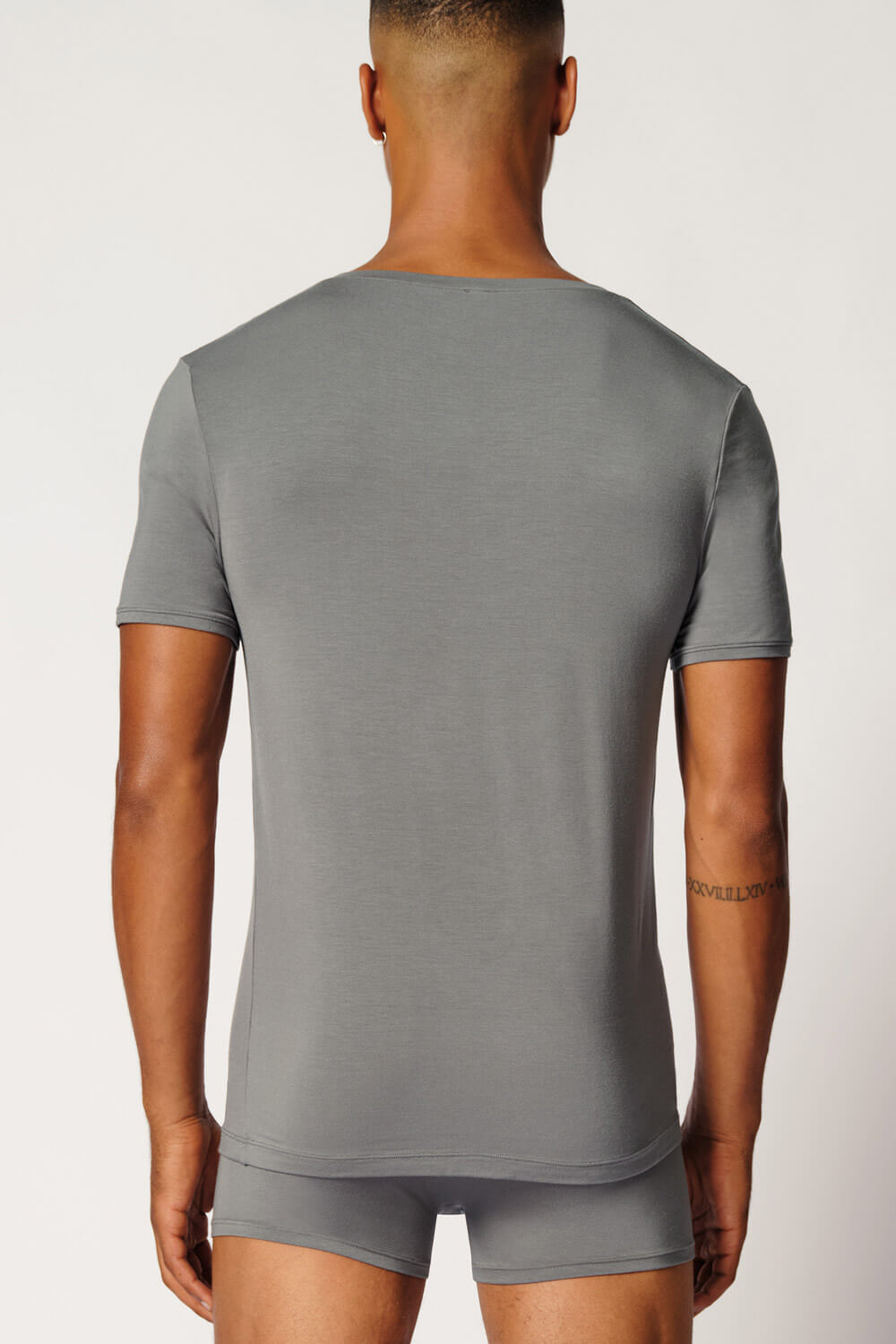 V-Shirt - CALMODAL Skiny men