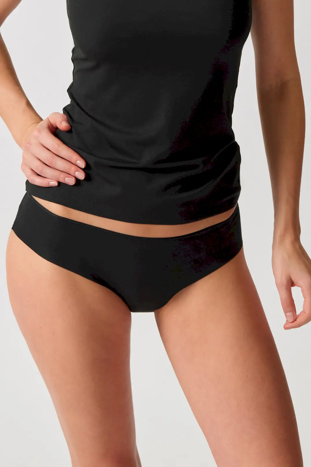 Cheeky Panty aus der nahtlosen Unterwäsche-Serie ADVANTAGE MODAL INVISIBLE von der Marke Skiny, Farbe: black, Vorderansicht