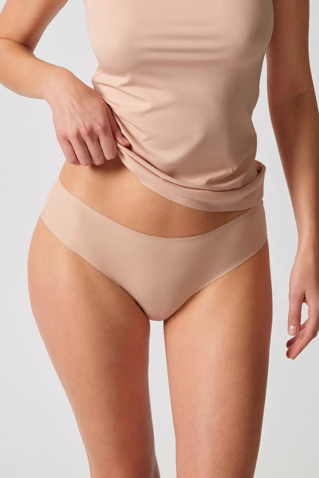 Cheeky Panty aus der nahtlosen Unterwäsche-Serie ADVANTAGE MODAL INVISIBLE von der Marke Skiny, Farbe: beige, Vorderansicht