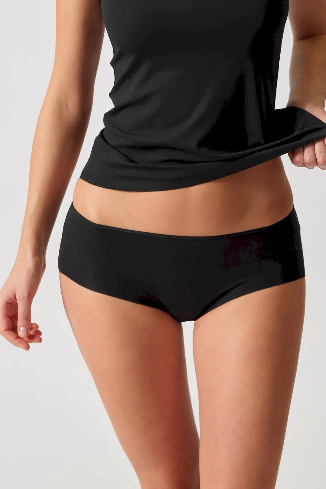 Panty aus der nahtlosen Unterwäsche-Serie ADVANTAGE MODAL INVISIBLE von der Marke Skiny, Farbe: black, Vorderansicht