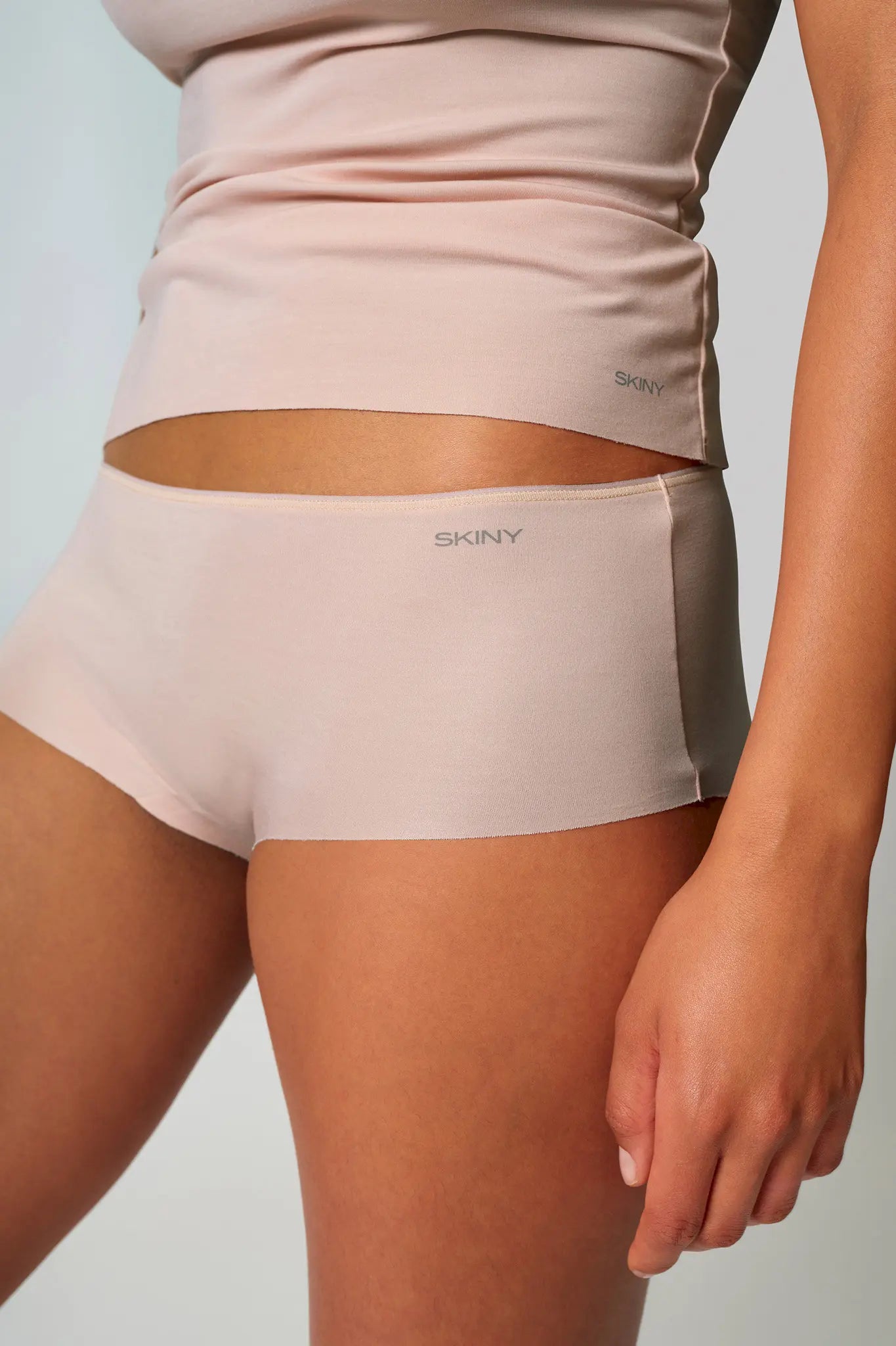 Panty aus der nahtlosen Unterwäsche-Serie ADVANTAGE MODAL INVISIBLE von der Marke Skiny, Farbe: beige, Seitenansicht
