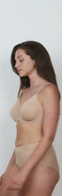 Maxi Slip aus der Shapewear-Serie TRUE SHAPE SENSATION von der Marke Triumph, Farbe: smooth skin, Video
