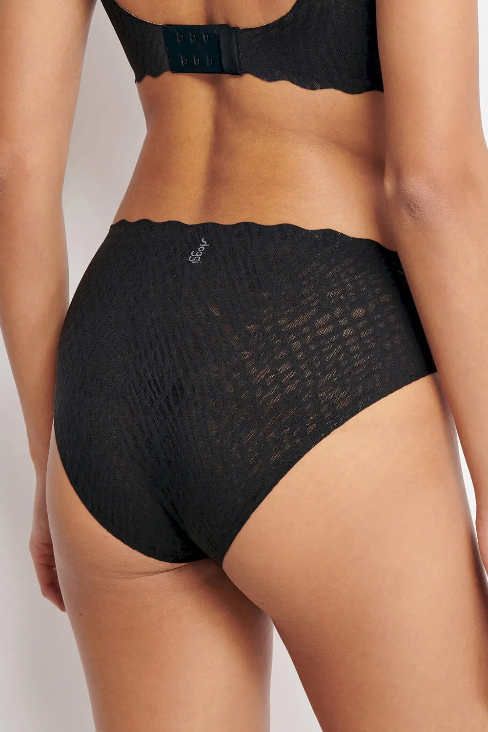 Slip aus der romantischen Bodywear-Serie ZERO FEEL BLISS von der Marke Sloggi, Farbe: black, Rückansicht