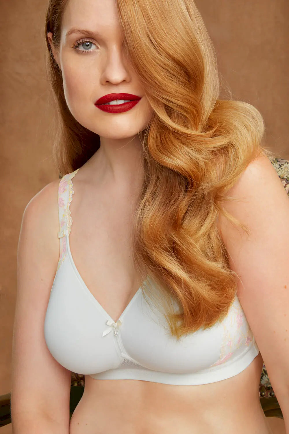 Spitzen BH mit Spacerschale aus der Lingerie-Serie COLETTE von der Marke Rosa Faia, Farbe: crystal, Vorderansicht