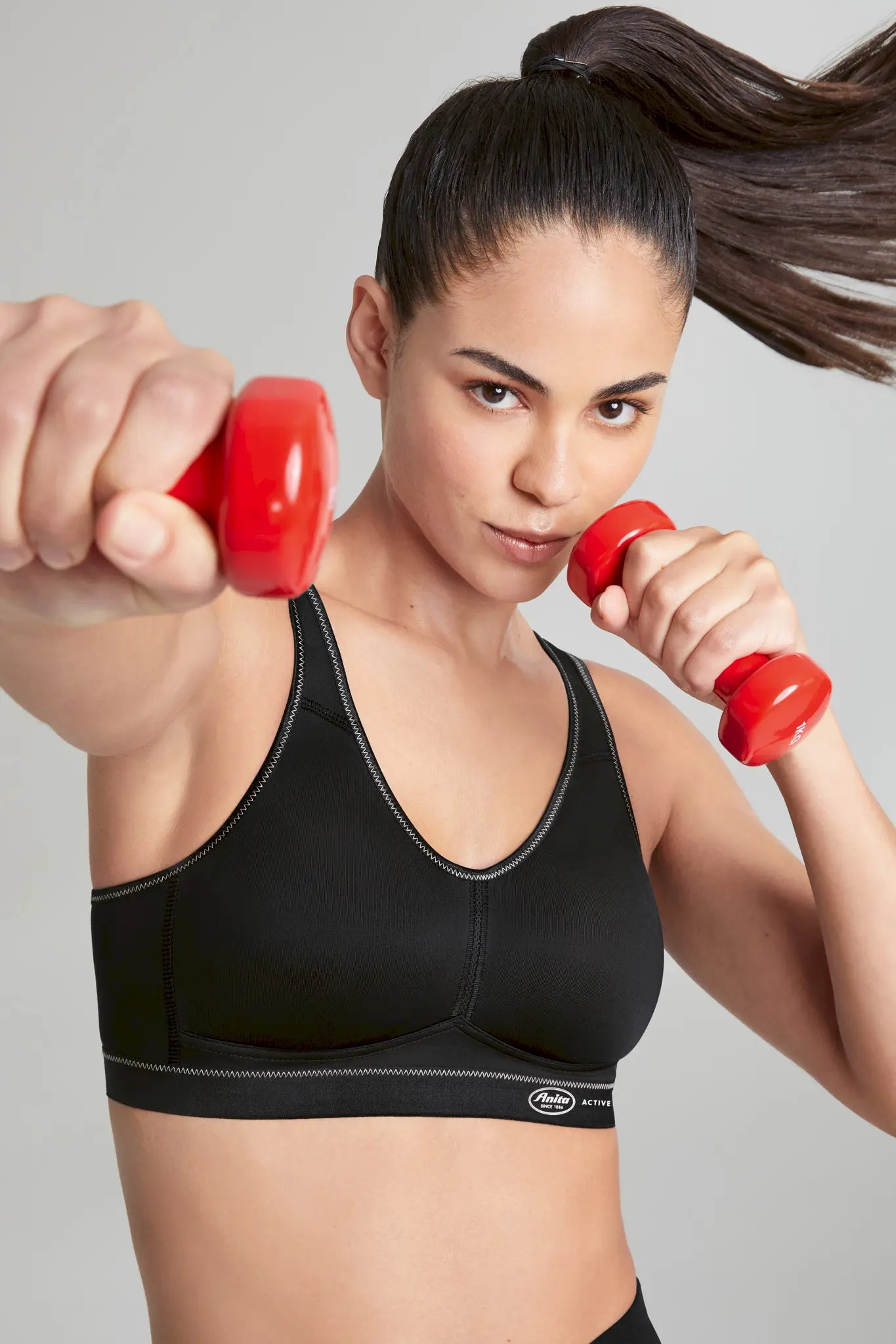 Sport BH aus der Sportwäsche-Serie LIGHT & FIRM von der Marke Anita active, Farbe: schwarz, Vorderansicht