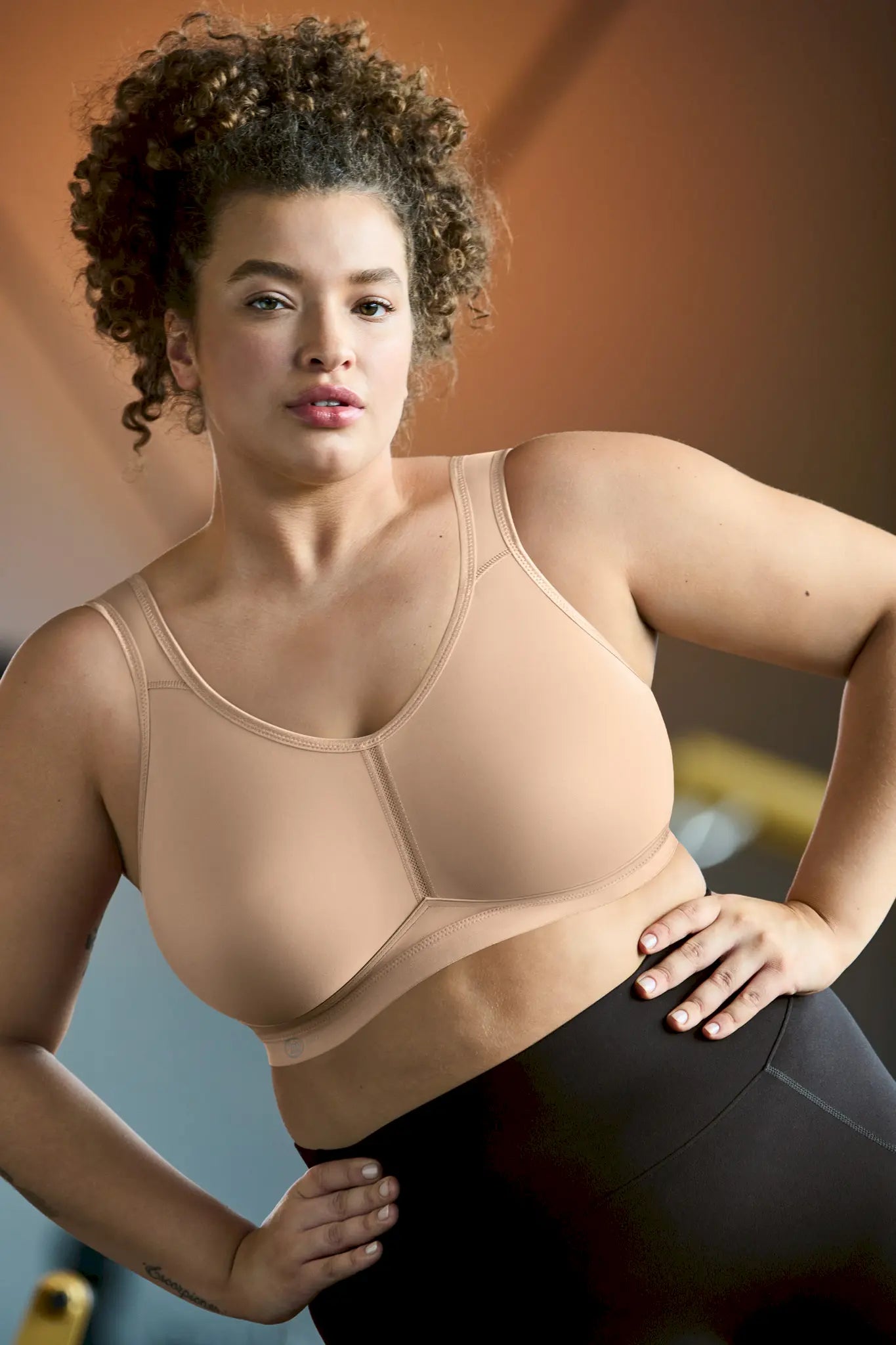 Sport BH aus der Sportwäsche-Serie LIGHT & FIRM von der Marke Anita active, Farbe: deep sand, Vorderansicht