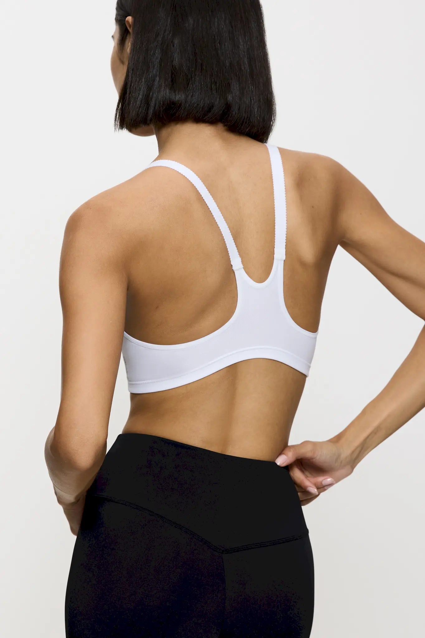 Sport BH mit Vorderverschluss aus der Sportunterwäsche-Serie FITNESS von der Marke Trication, Farbe: white, Rückansicht