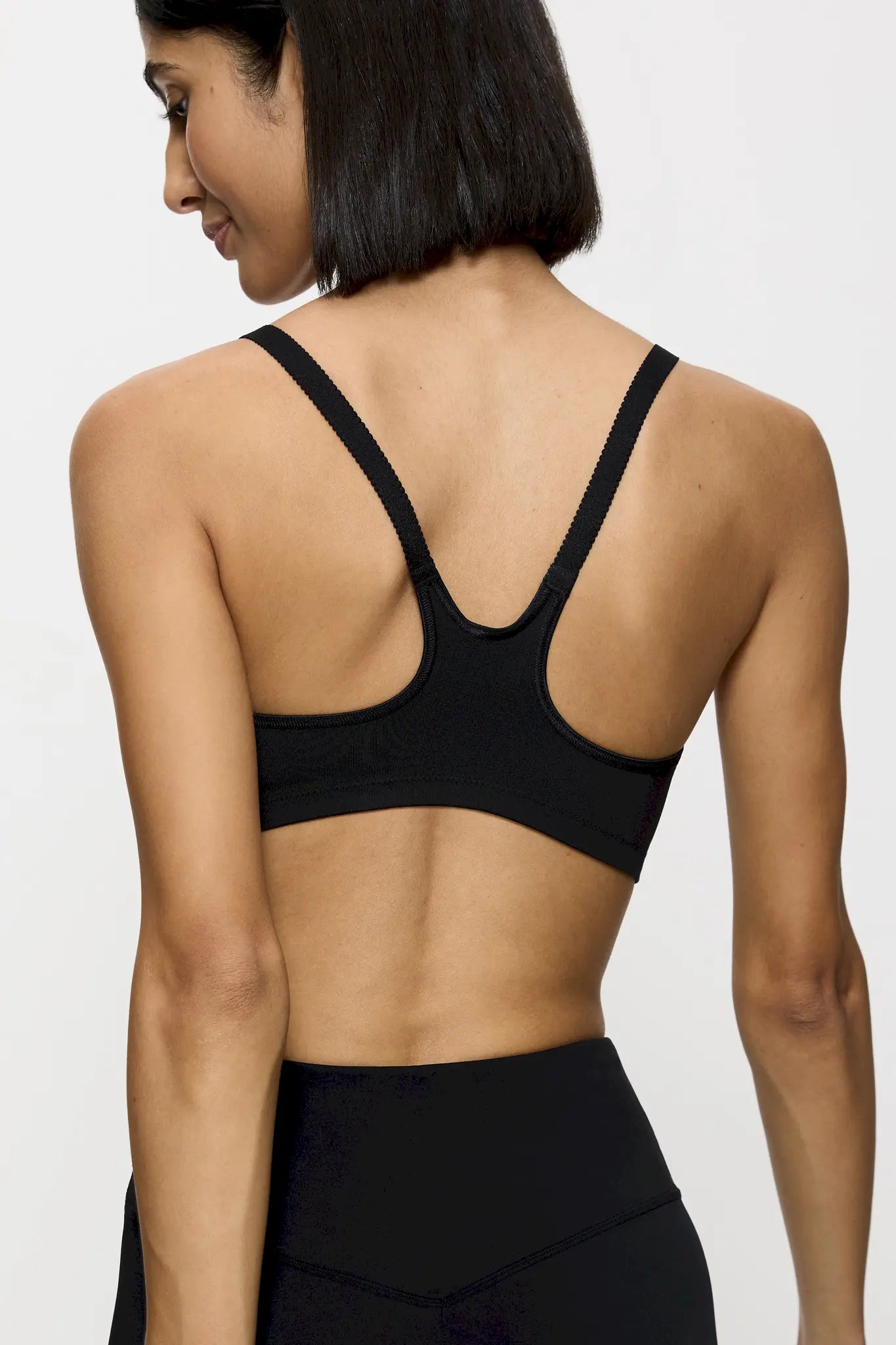 Sport BH mit Vorderverschluss aus der Sportunterwäsche-Serie FITNESS von der Marke Trication, Farbe: black, Rückansicht