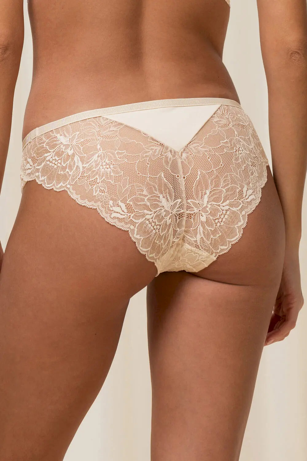 Brazilian Slip 01 - AMOURETTE CHARM Triumph